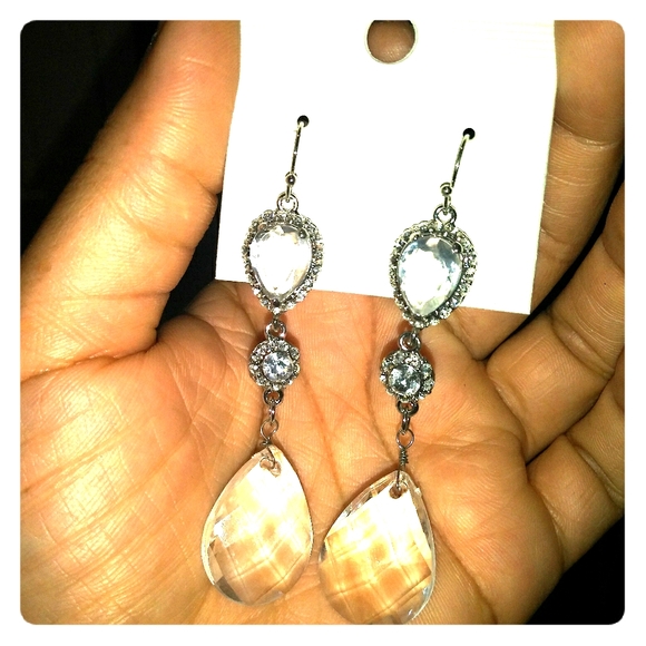Earrings - Picture 1 of 2